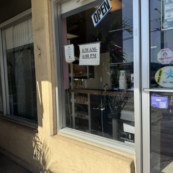 Nanding's Bakery - Open very early - Bakeries Near Me - Honolulu, Hawaii