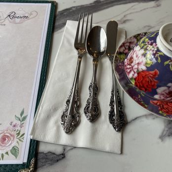 Robinsons Tea Room - Place settings - Desserts Near Me - Stony Brook, New York