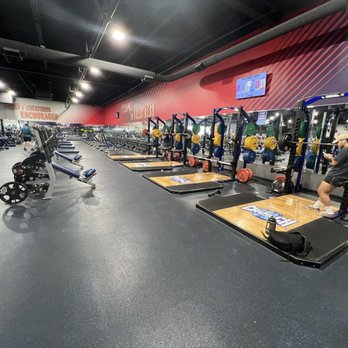 Crunch Fitness - Free bar squats and dumbbells for days! Lots of bench machines. - Gyms Near Me - Lawrence, Kansas