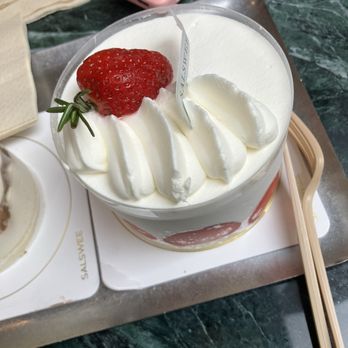 Salswee - Strawberry cake - Bakeries Near Me - New York, New York Salswee - Strawberry cake - Bakeries Near Me - New York, New York