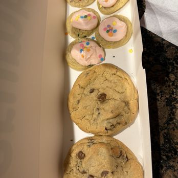 Crumbl - Vineland - I ordered a 4 pack and my box is short 1 small cookie. This is the 2nd time this has happened, so today I decided to weigh it - Bakeries Near Me - Orlando, Florida Crumbl - Vineland - I ordered a 4 pack and my box is short 1 small cookie. This is the 2nd time this has happened, so today I decided to weigh it - Bakeries Near Me - Orlando, Florida
