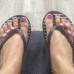 Tuyet Royal Nails - Easter color on the toes