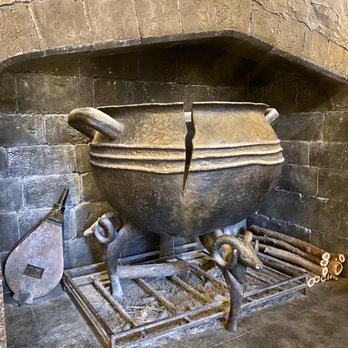 Leaky Cauldron™ - The leaky cauldron in the Leaky Cauldron! - British Near Me - Orlando, Florida Leaky Cauldron™ - The leaky cauldron in the Leaky Cauldron! - British Near Me - Orlando, Florida
