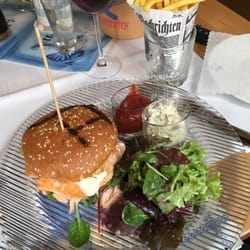 Pempel - Zum Fischtag etwas außergewöhnliches, ein Fischburger mit Lachs und weiteren interessanten Beilagen.