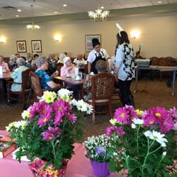 Village Shores Senior Community - Dinner service for assisted living and independent seniors at Village Shores in Richfield, MN.