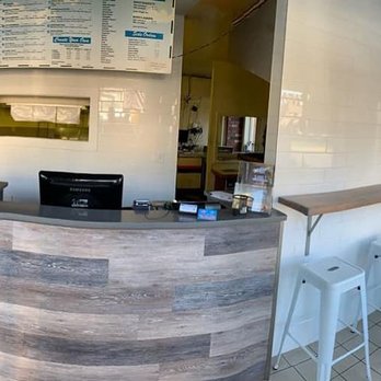 Mariner Pizza - a view of the front counter - Pizza Near Me - Sidney, British Columbia Mariner Pizza - a view of the front counter - Pizza Near Me - Sidney, British Columbia