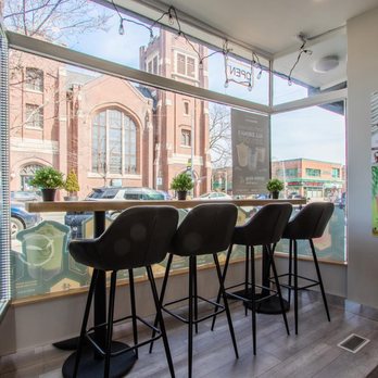 Kung Fu Tea - seating - Bubble Tea Near Me - Toronto, Ontario Kung Fu Tea - seating - Bubble Tea Near Me - Toronto, Ontario
