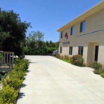 Toasted Oak Winery - The tasting room - Wine Tasting Room Near Me - Fallbrook, California
