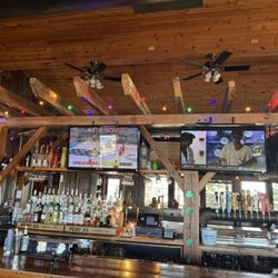 Fort 88 Smokehouse - Bar with lots of tv's