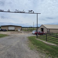 Big Horse Riding Academy - Entrance to the barn