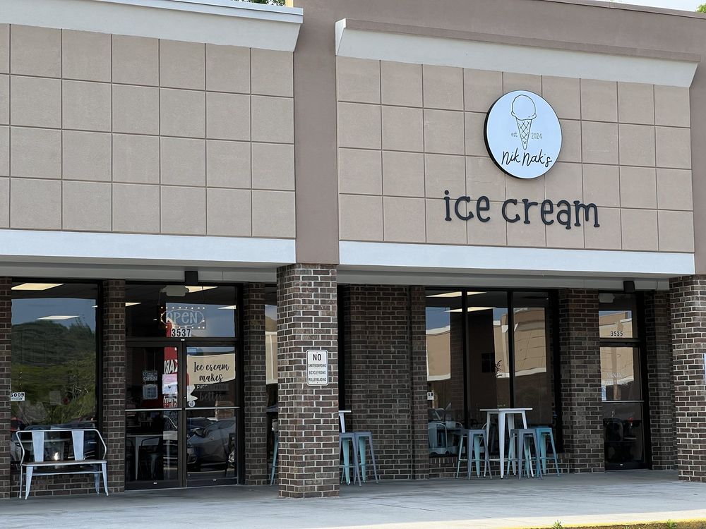 NikNak's Ice Cream - wedding in Powell, TN