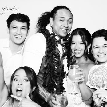 VR Squad - Glam photo booth for weddings - Photo Booth Rentals Near Me VR Squad - Glam photo booth for weddings - Photo Booth Rentals Near Me