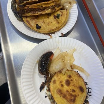 Arandinos Tacos El Patron - Al Pastor Mulita and Birria QuesaTacos - Food Trucks Near Me - Monrovia, California Arandinos Tacos El Patron - Al Pastor Mulita and Birria QuesaTacos - Food Trucks Near Me - Monrovia, California