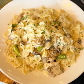 Bahama Breeze - Jerk Chicken Pasta - Bars Near Me - Kennesaw, Georgia