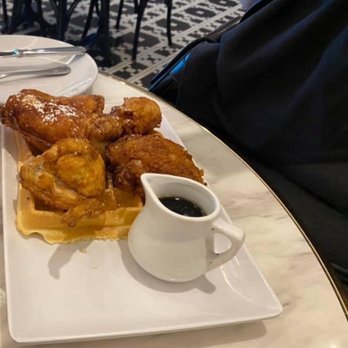 Sugar Factory Foxwoods - My sister's order of chicken & waffles - American Near Me - Mashantucket, Connecticut Sugar Factory Foxwoods - My sister's order of chicken & waffles - American Near Me - Mashantucket, Connecticut