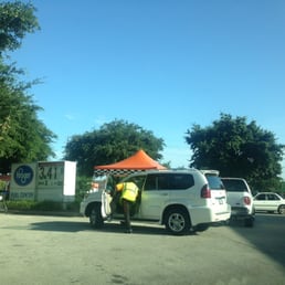 Kroger guy. Fixin windshields.