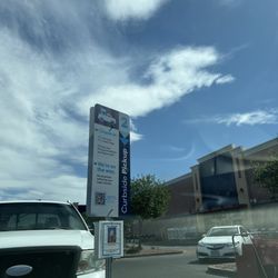 Lowe's Shopping Center - Curbside Pick-up