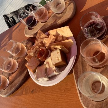 Rooftop Reds - Cracker and cheese platter with 2 "little bit of this, little bit of that" and "sashay rose" - Wineries Near Me - Brooklyn, New York