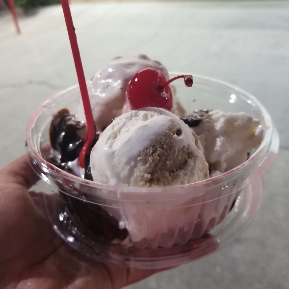 Hot fudge brownie without whipped cream