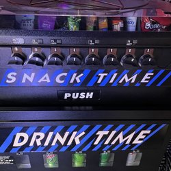 Mr. Zeros Arcade - Neat vending machine with inexpensive products
