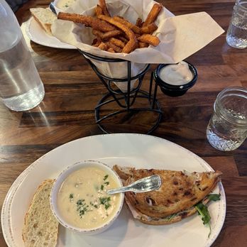 Mason Jar Kitchen & Bar - Grilled Turkey Apple Brie - New American Near Me - Eagan, Minnesota