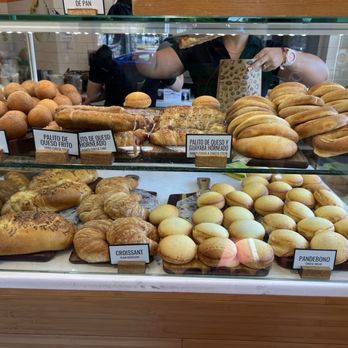 Noches de Colombia - Pastel - Colombian Near Me - Jersey City, New Jersey