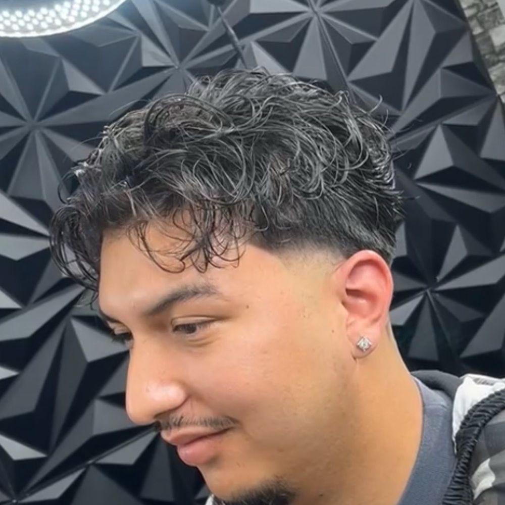 Amazing barbershop good environment, I got a wavy perm mid taper by the barber Esteban! Fantastic barber! Amazing barbershop good environment, I got a wavy perm mid taper by the barber Esteban! Fantastic barber!