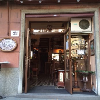 Café Molière - Puerta del precioso Café Moliere. Un ambiente único, en el cual relajarte en buena compañía y con un fantástico servicio. - Beer Bar Near Me - Madrid, M