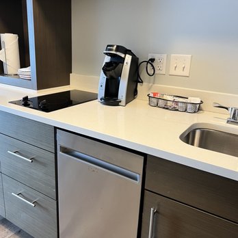 TownePlace Suites by Marriott Outer Banks Kill Devil Hills - Stove burners and dishwasher - Hotels Near Me - Kill Devil Hills, North Carolina TownePlace Suites by Marriott Outer Banks Kill Devil Hills - Stove burners and dishwasher - Hotels Near Me - Kill Devil Hills, North Carolina