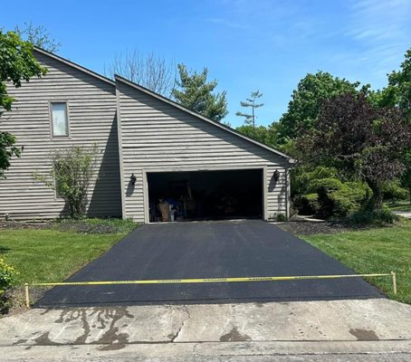Smooth, Durable Driveways Installed - Upgrade your home with a strong, clean asphalt driveway. We specialize in residential paving done right — fast turnaround, top-quality materials, and honest pricing.
Free estimates available. Book your spot today!
