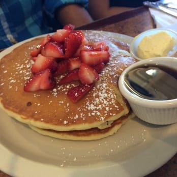Bill's Cafe - Panacea cakes w/ strawberries - American Near Me - San Jose, California