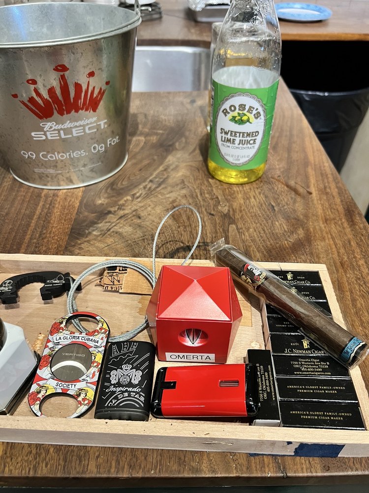 Governors Cigar & Pipe