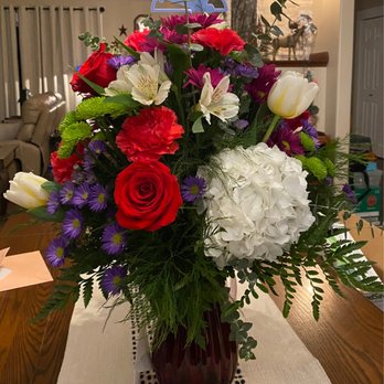 Kelly's Flower Shoppe - 50th Wedding Anniversary Bouquet - Florists Near Me - Summerside, Prince Edward Island Kelly's Flower Shoppe - 50th Wedding Anniversary Bouquet - Florists Near Me - Summerside, Prince Edward Island