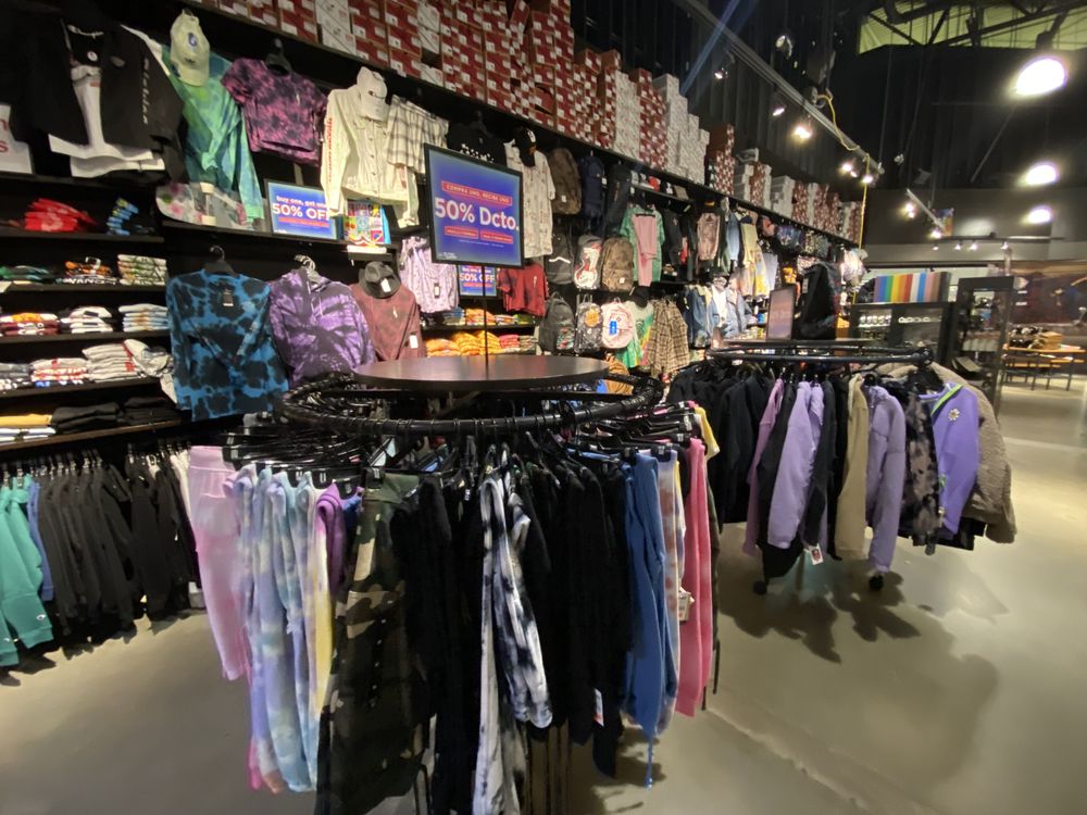 ZUMIEZ Updated September 2024 12 Photos 5900 Sugarloaf Pkwy
