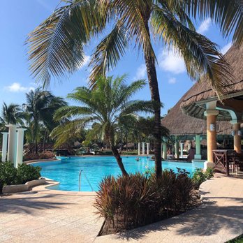 Grand Palladium Colonial - Pool area - Resorts Near Me - Solidaridad, ROO Grand Palladium Colonial - Pool area - Resorts Near Me - Solidaridad, ROO