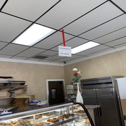 Maria's Gourmet Pastries - Walk in sign and pre order sign