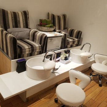 Wayne Agassi's Salon - pedicure station - Hair Salons Near Me - Brooklyn, New York Wayne Agassi's Salon - pedicure station - Hair Salons Near Me - Brooklyn, New York