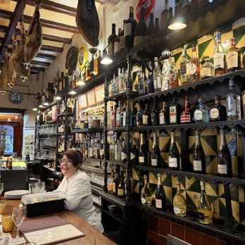 Los Caracoles - Bring a camera. The decor is a wonderful step back in time. - Spanish Near Me - Barcelona, B Los Caracoles - Bring a camera. The decor is a wonderful step back in time. - Spanish Near Me - Barcelona, B