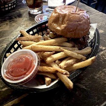 Forest Hills Station House - Decadent burger - Gastropubs Near Me - Forest Hills, New York Forest Hills Station House - Decadent burger - Gastropubs Near Me - Forest Hills, New York