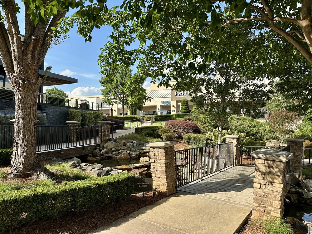 Waverly Place Shopping Center Logo