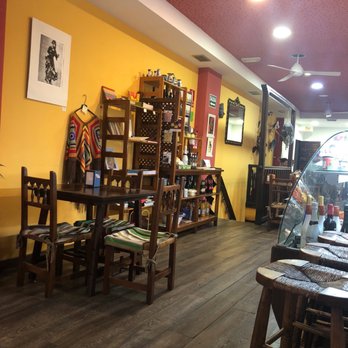 El Piano - Seating area ... lovely and so cozy - Vegan Near Me - Granada, GR