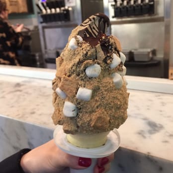 Sweet Jesus - Campfire S'mores- burnt marshmallow & chocolate twist, graham crackers, chocolate sauce - Desserts Near Me - Toronto, Ontario