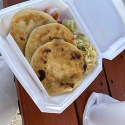 El Taco Rico Aracely - Pupusas de chicharron with salsa rojo y verde (red and green salsa)