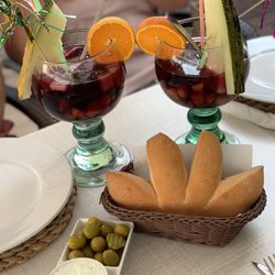 Gayma - Sangria with pre-meal bread