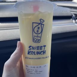 Banana milk tea with strawberry jellies Banana milk tea with strawberry jellies