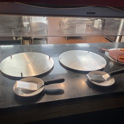Old Chicago Pizza + Taproom - Empty buffet