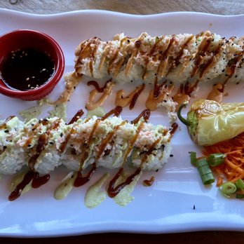 Sushinaloa - Divorciado Roll: shrimp, asada, cream cheese, avocado, cucumber - Sushi Bars Near Me - Redwood City, California Sushinaloa - Divorciado Roll: shrimp, asada, cream cheese, avocado, cucumber - Sushi Bars Near Me - Redwood City, California
