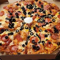Round Table Pizza - Pepperoni Olive