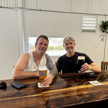 Honolulu Beerworks - nice Bar - Brewpubs Near Me - Honolulu, Hawaii