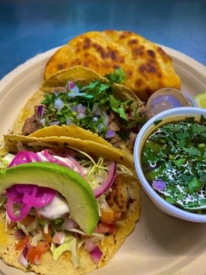 El Viejón Taquería y Mariscos food truck by null